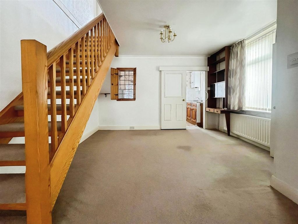 Property photo 3 of 12 Lounge.Jpeg