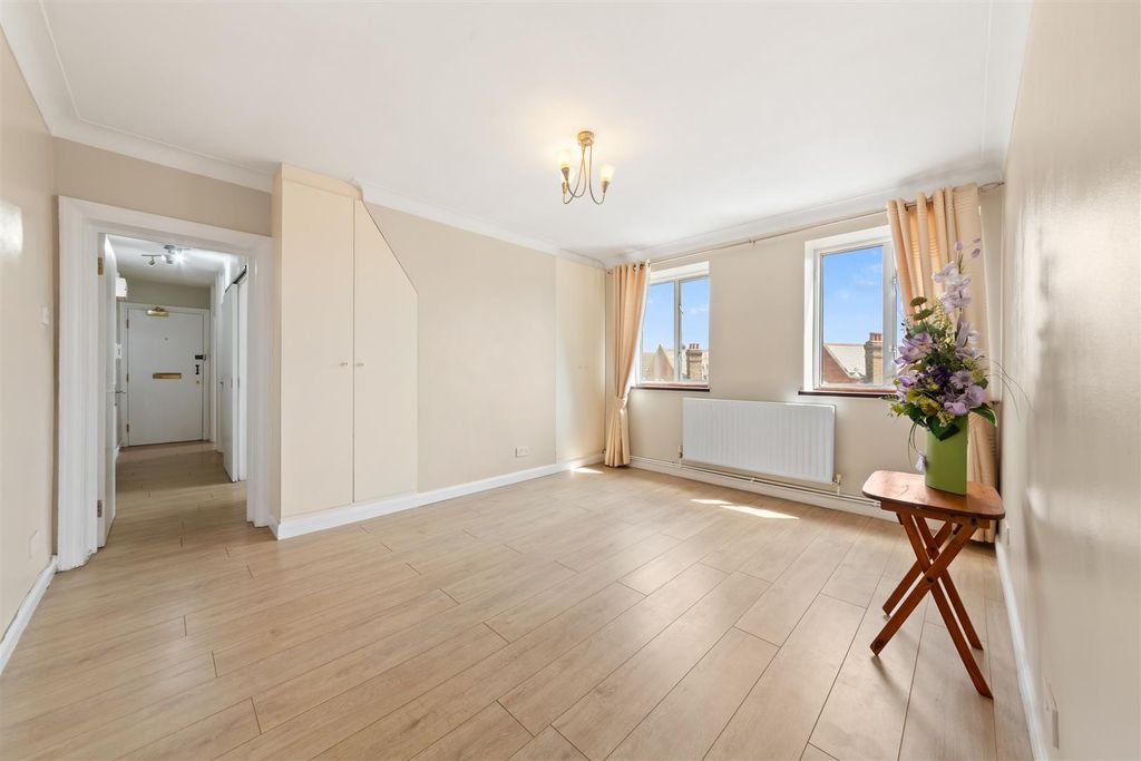 Property photo 2 of 7 18 Marion Court, Sw17 0Ru-2.Jpg