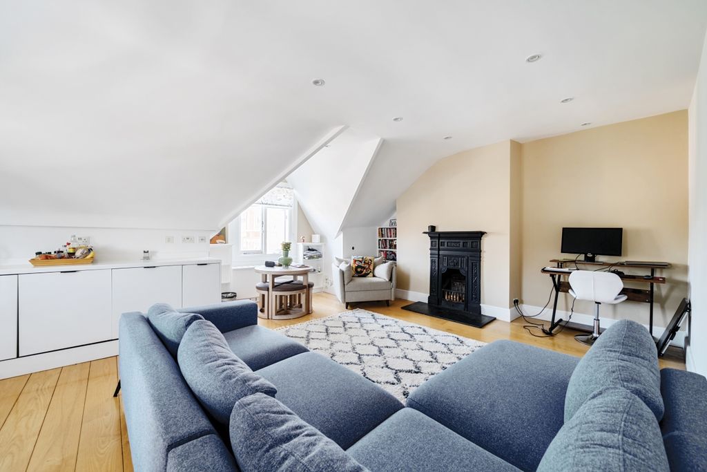 Property photo 3 of 11 1340686-7-689F5c6...