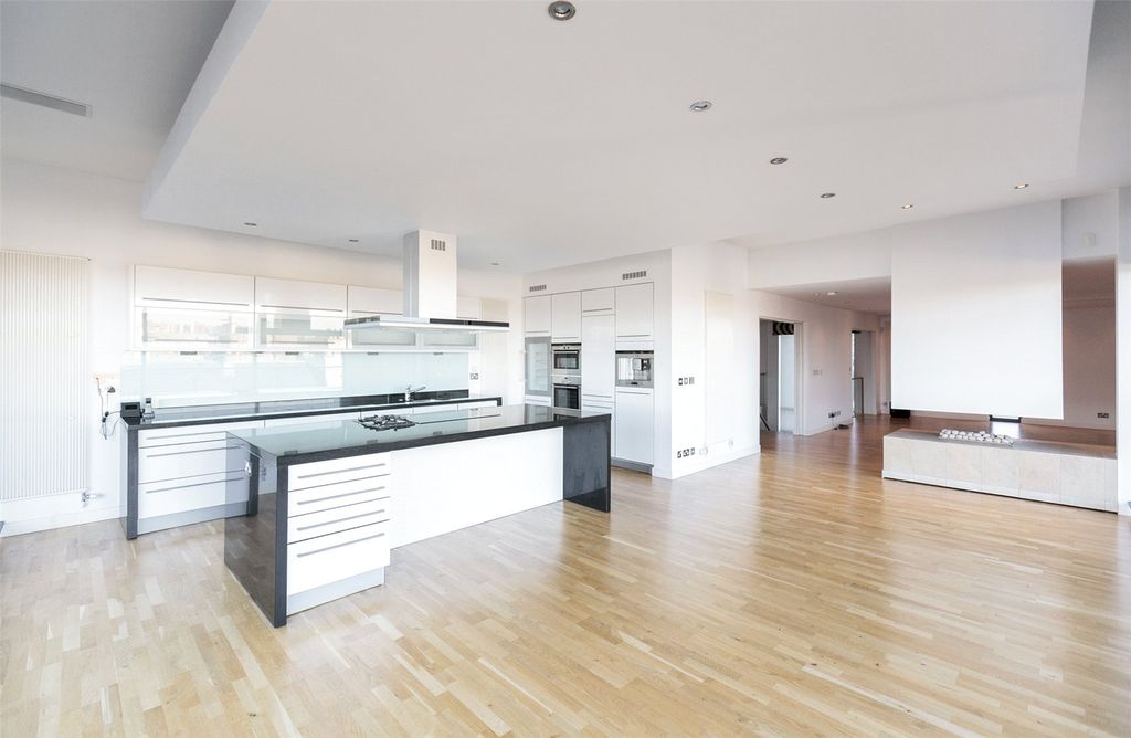 Property photo 2 of 14 Photo 2