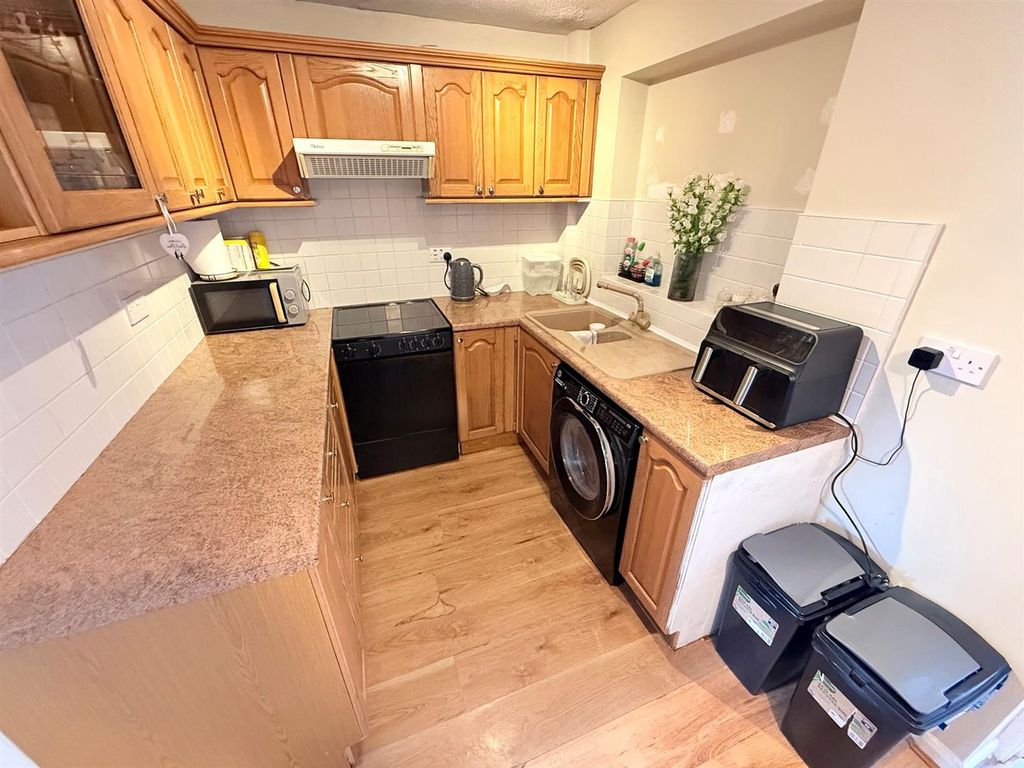 Property photo 2 of 11 Kitchen/Breakfast Room