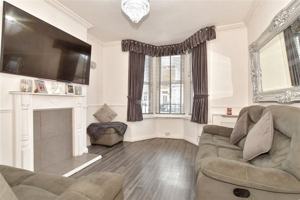 Property photo 3 of 11 Lounge