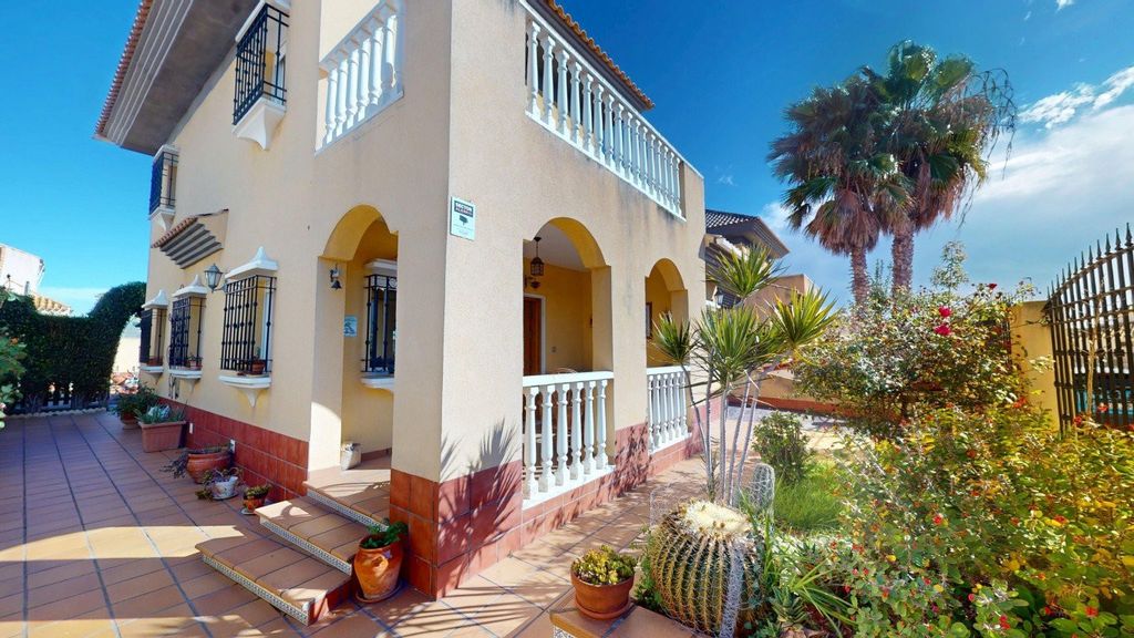 Property photo 3 of 32