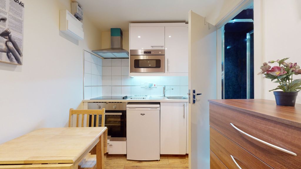Property photo 2 of 9 Kitchen