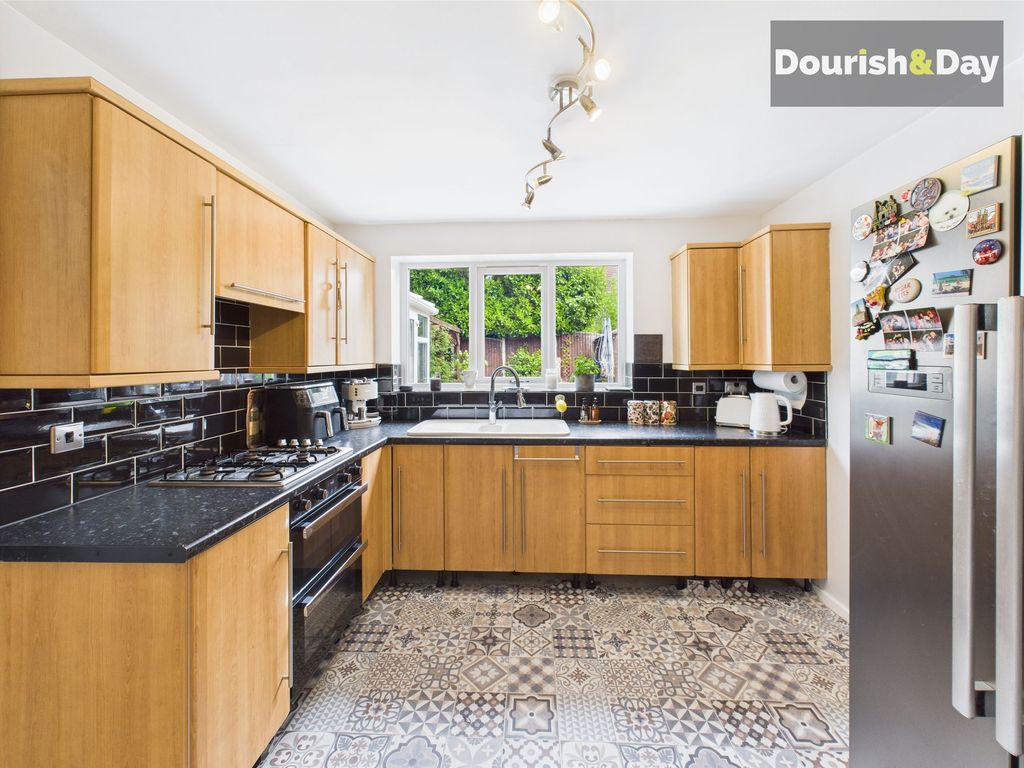 Property photo 2 of 17 Fitted Kitchen