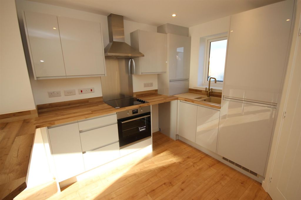 Property photo 3 of 14 Kitchen.Jpg
