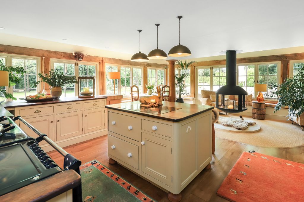 Property photo 2 of 18 Kitchen/B'fast Room