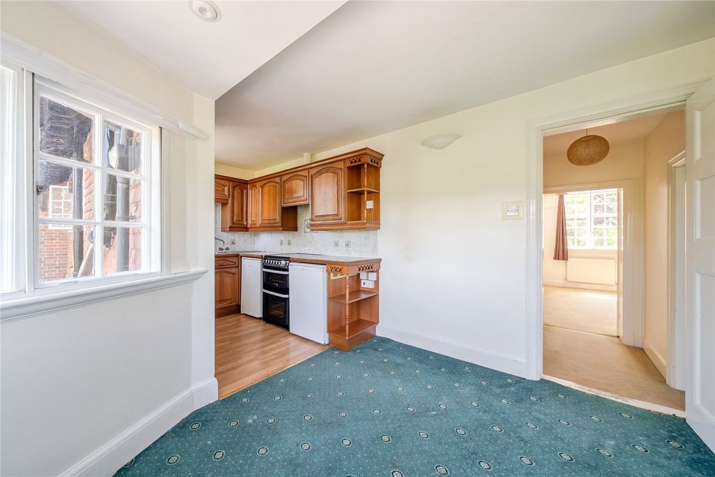 Additional image 5 of 2 bed flat for saleHaslemere, Surrey GU27
