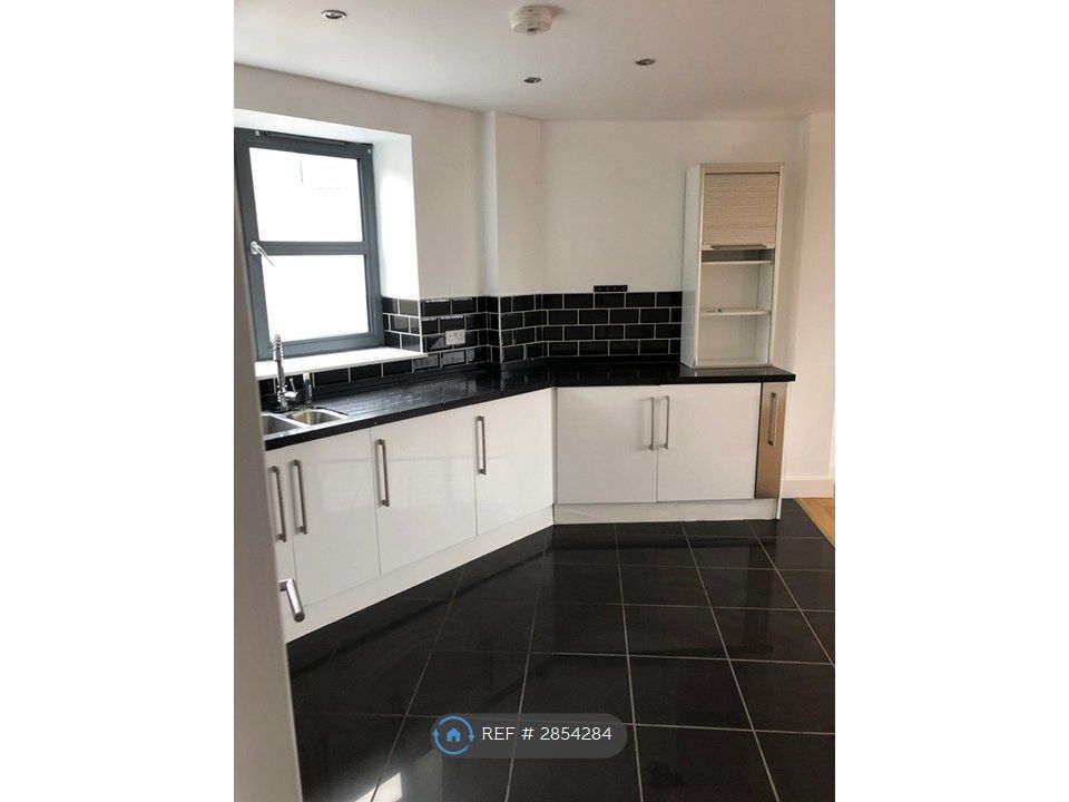 Property photo 2 of 11 Kitchen