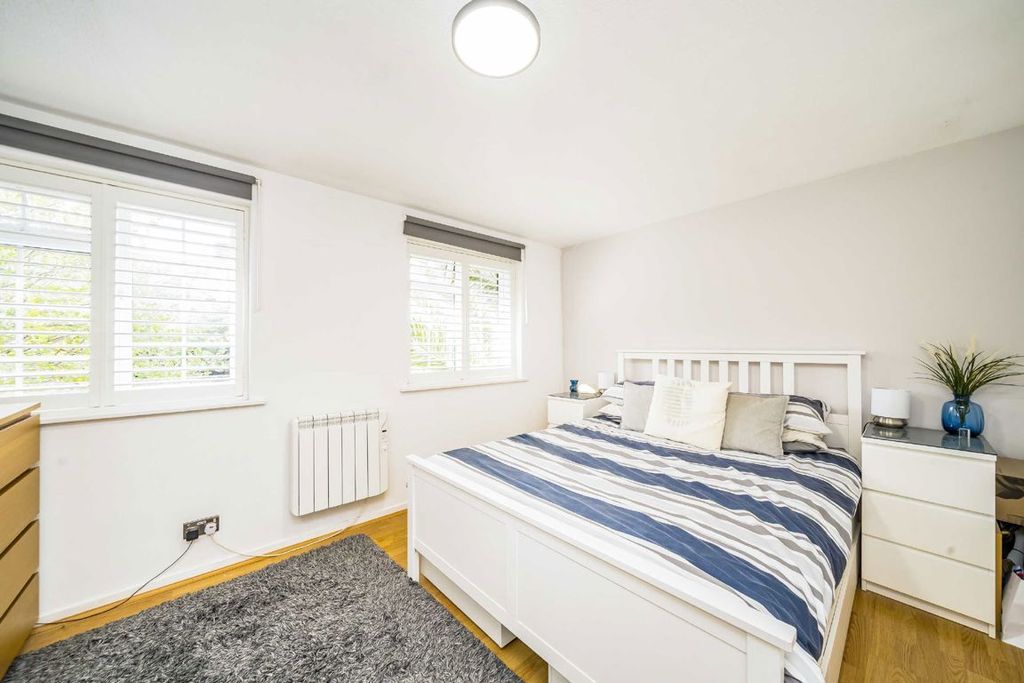 Property photo 3 of 4