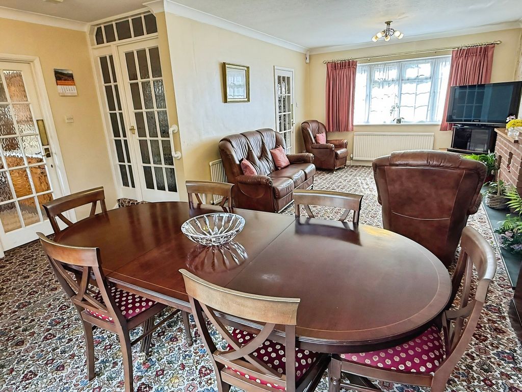 Property photo 2 of 35