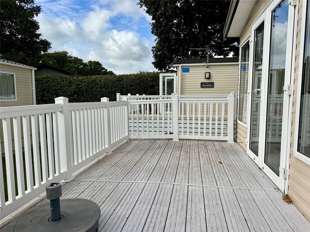 Property photo 2 of 8 Picture No. 11