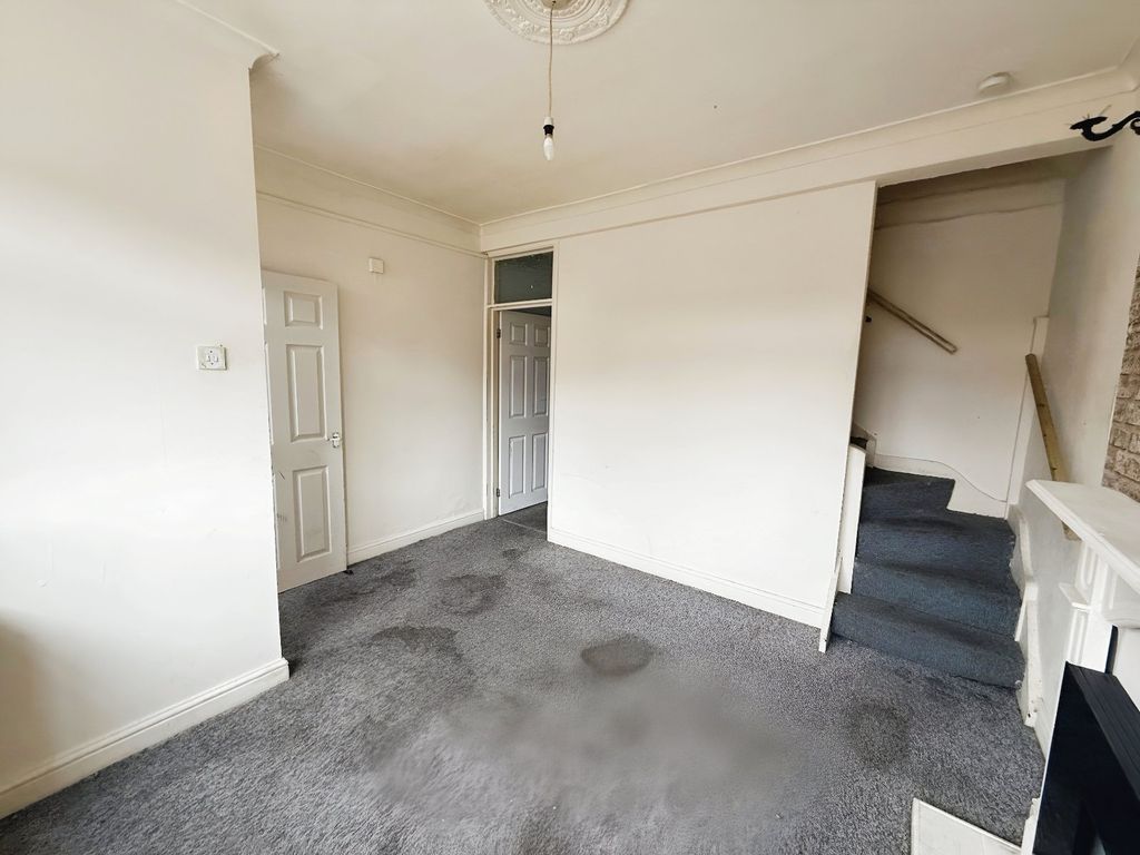 Property photo 3 of 10 Living Room