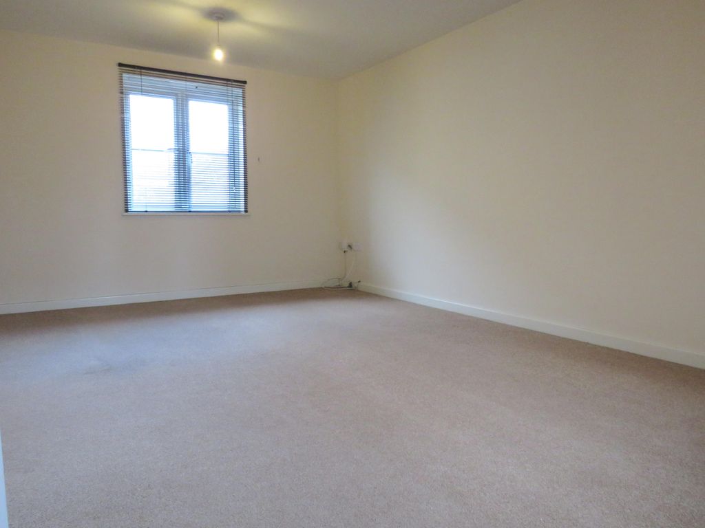 Property photo 3 of 8 Living Room