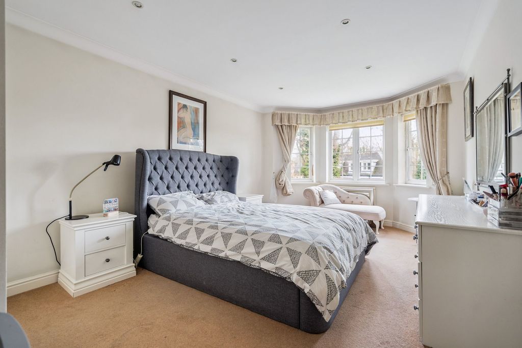 Property photo 3 of 11