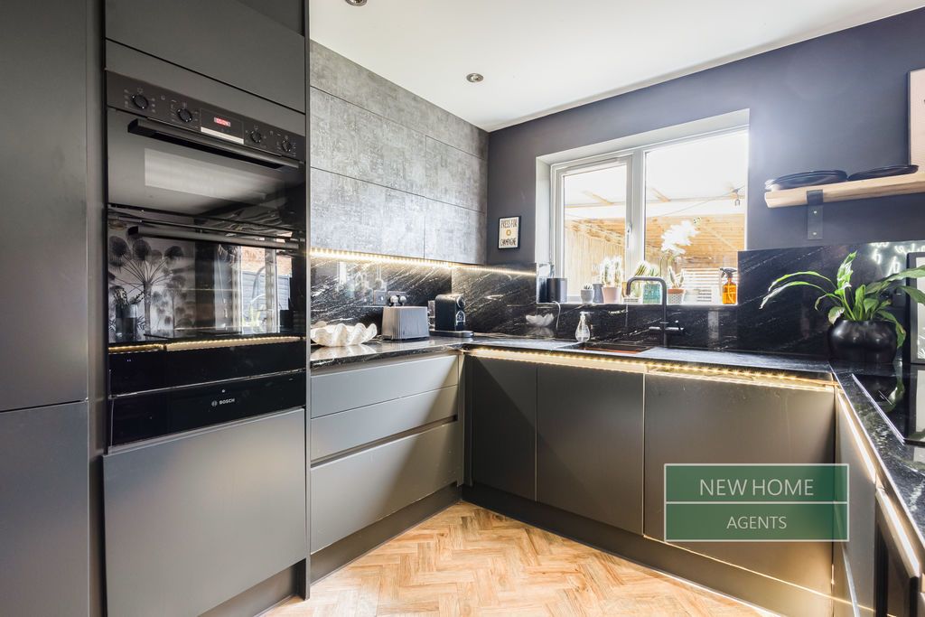 Property photo 3 of 31 Photo 25