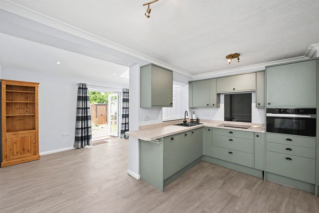Property photo 2 of 16