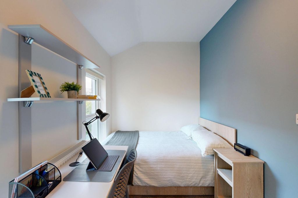 Property photo 2 of 11 A Bright And Modern Student Bedroom Featuring A Co...