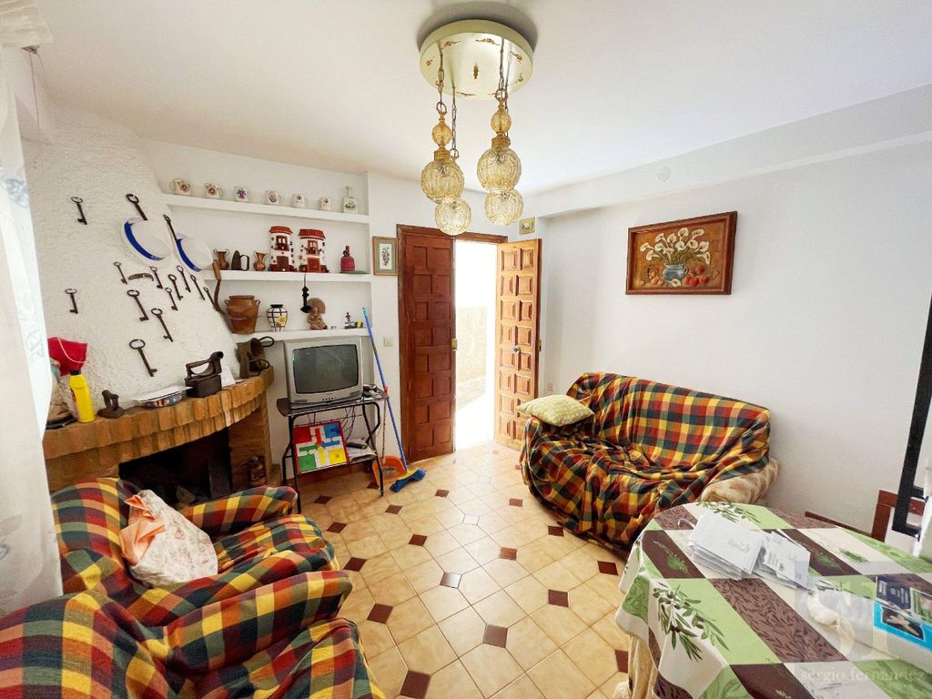 Property photo 2 of 18