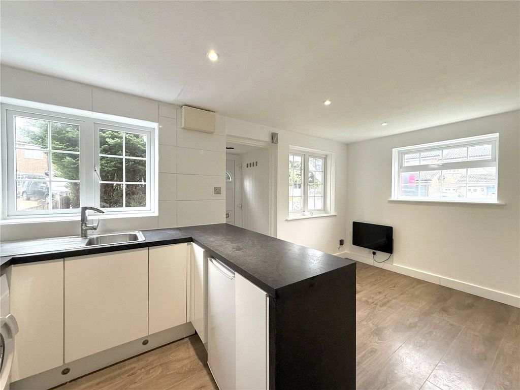 Property photo 3 of 9 Picture No. 01