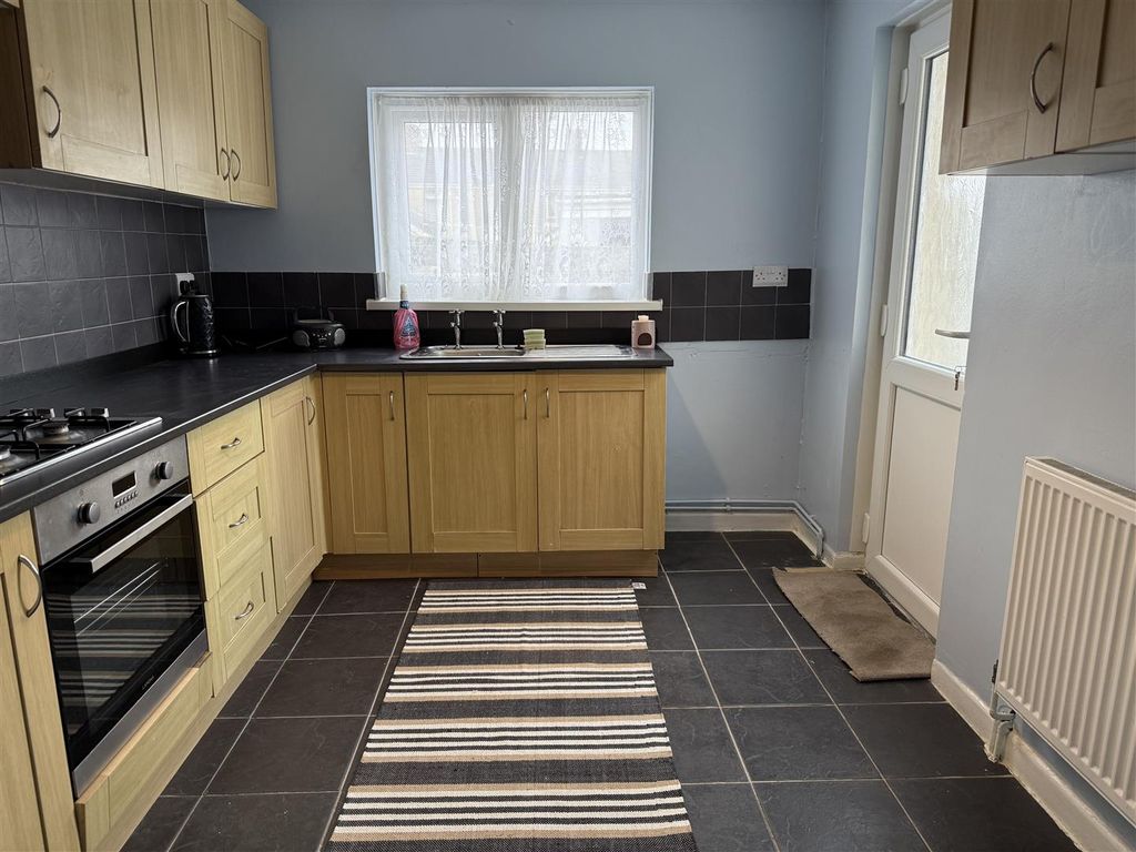 Property photo 2 of 24 Kitchen