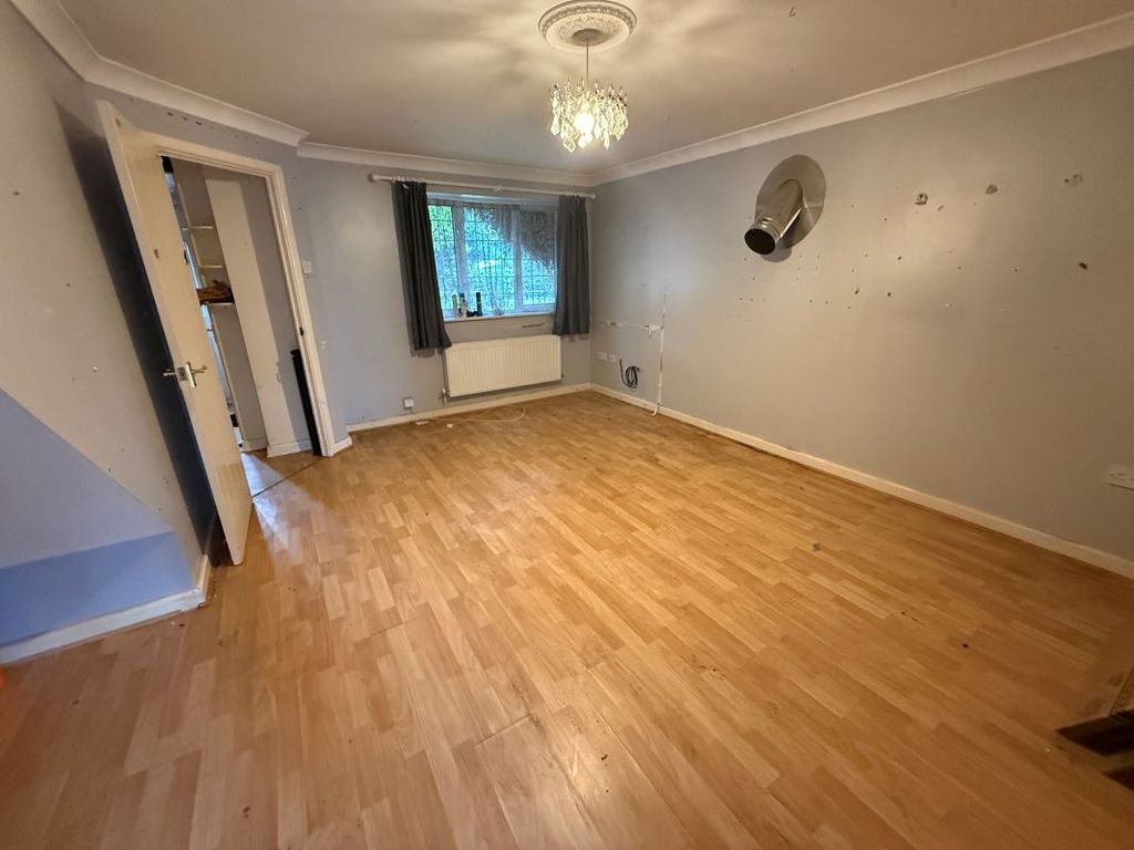Property photo 2 of 21