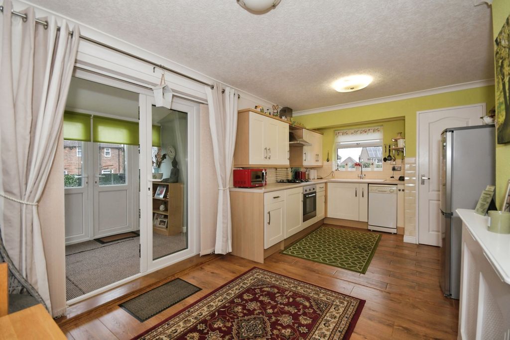 Property photo 3 of 15 Kitchen