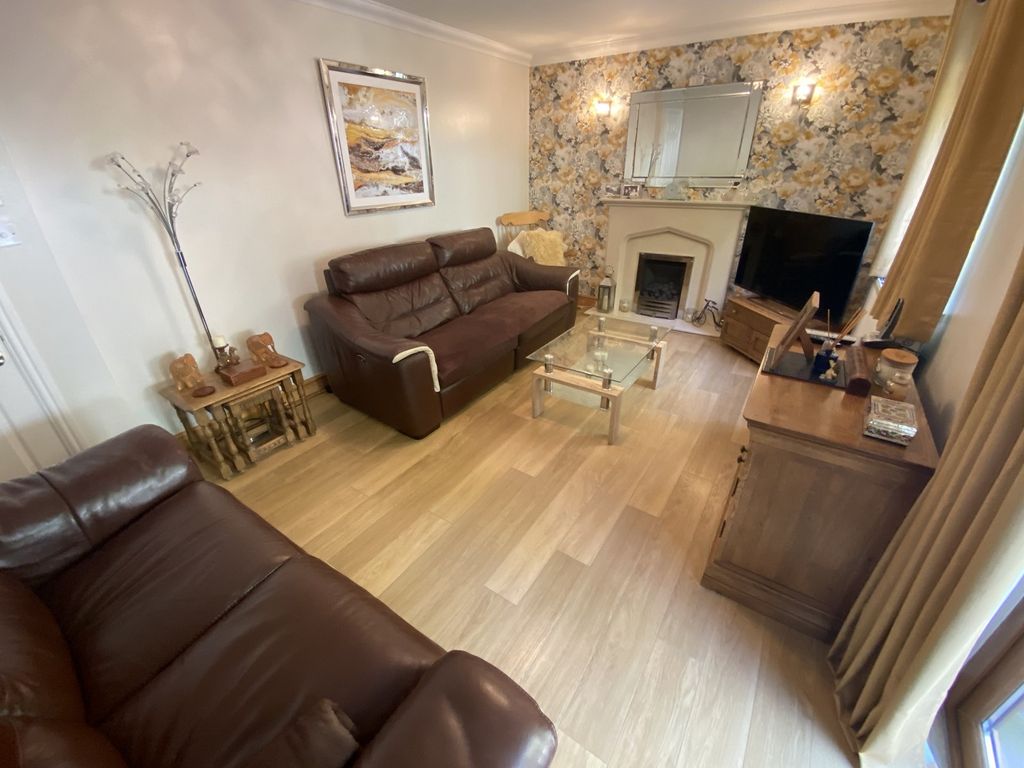 Property photo 3 of 20 Lounge