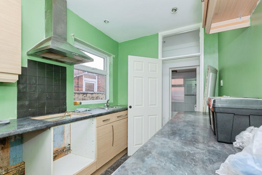 Property photo 3 of 16 Kitchen