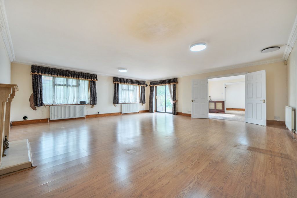 Property photo 3 of 24