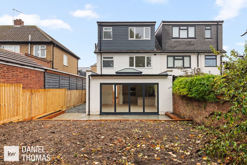 Property photo 3 of 35
