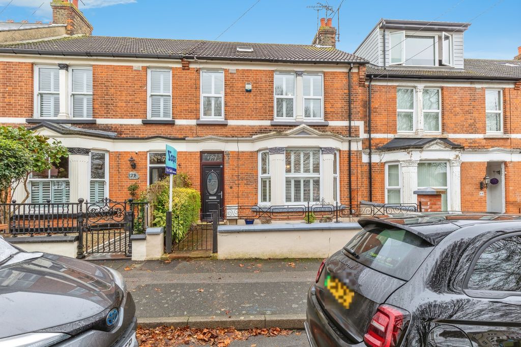 Property photo 1 of 20 Front