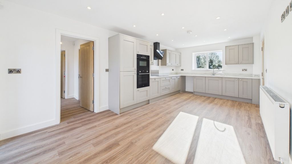 Property photo 3 of 34 4133396