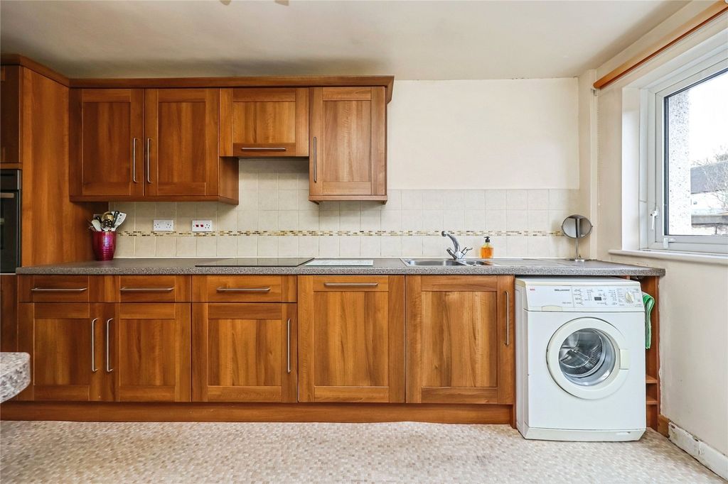 Property photo 2 of 15 Fitted Kitchen