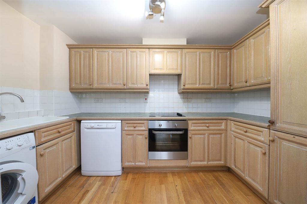 Property photo 2 of 12 Kitchen