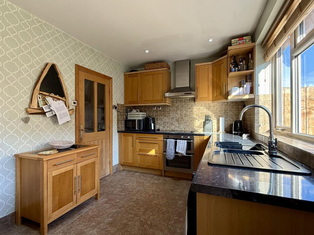 Property photo 3 of 14 Kitchen