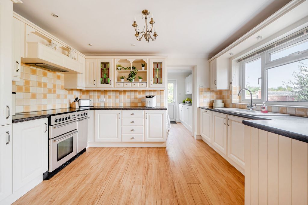 Property photo 2 of 23