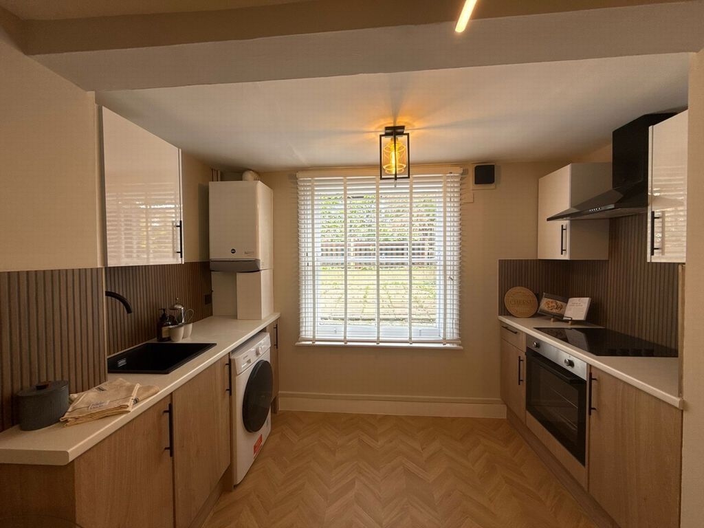 Property photo 1 of 17 Photo 10