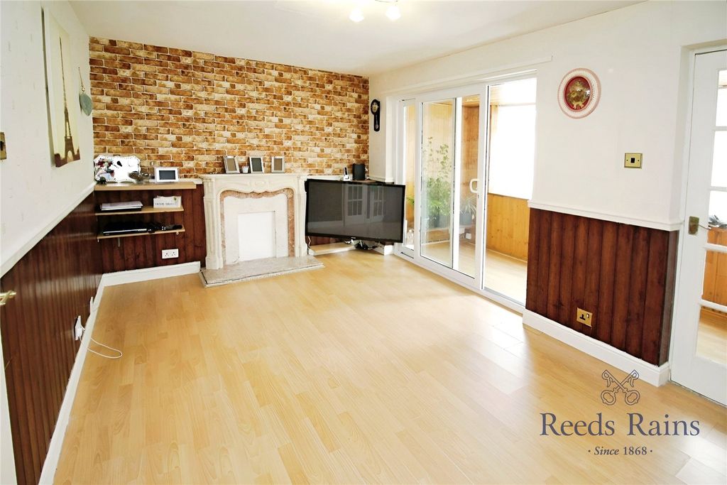 Property photo 2 of 11 Picture No. 16