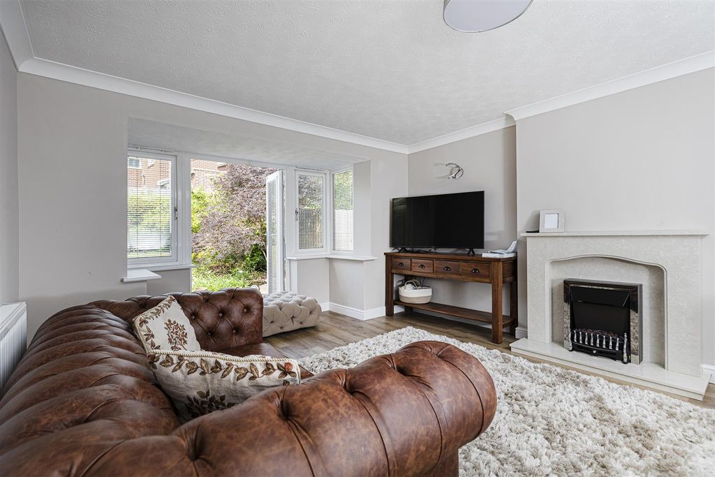 Property photo 2 of 39 Living Room