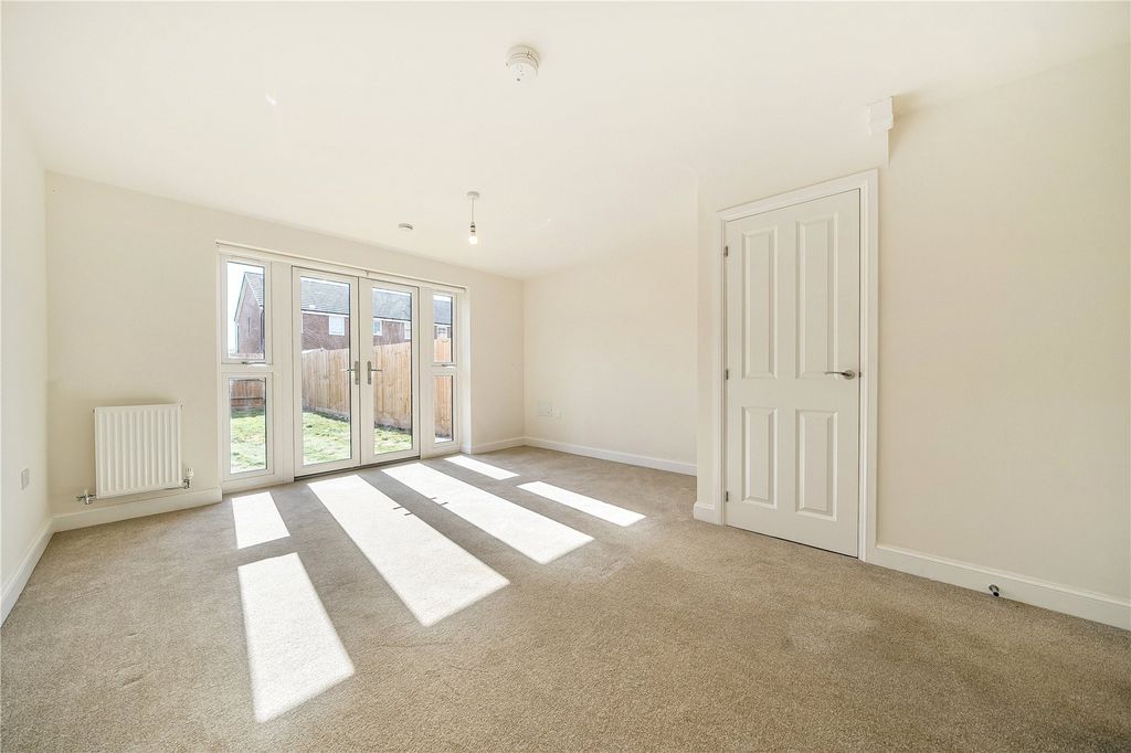 Property photo 2 of 17 Picture No. 12