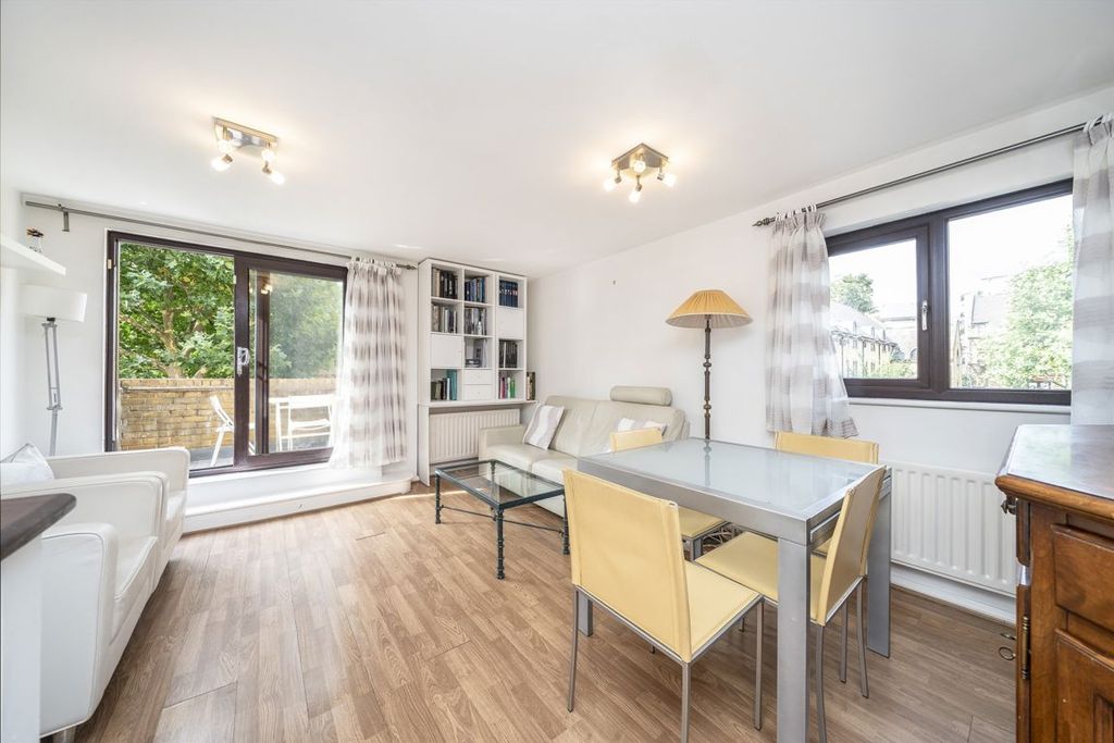Property photo 2 of 8
