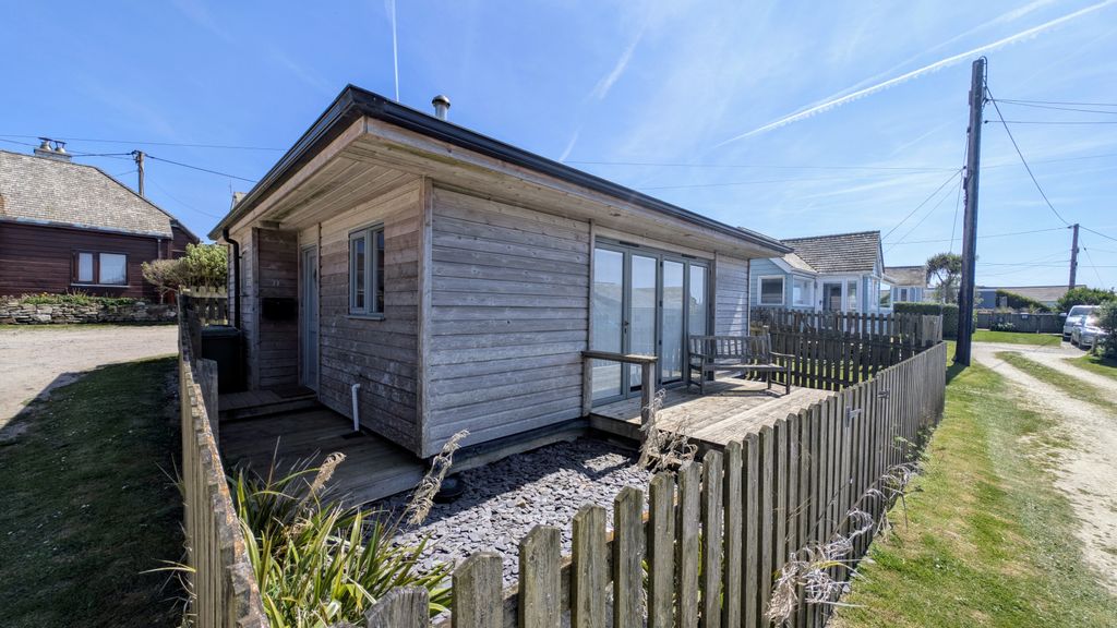 Property photo 1 of 12 2 Bedroom Bungalow For Sale