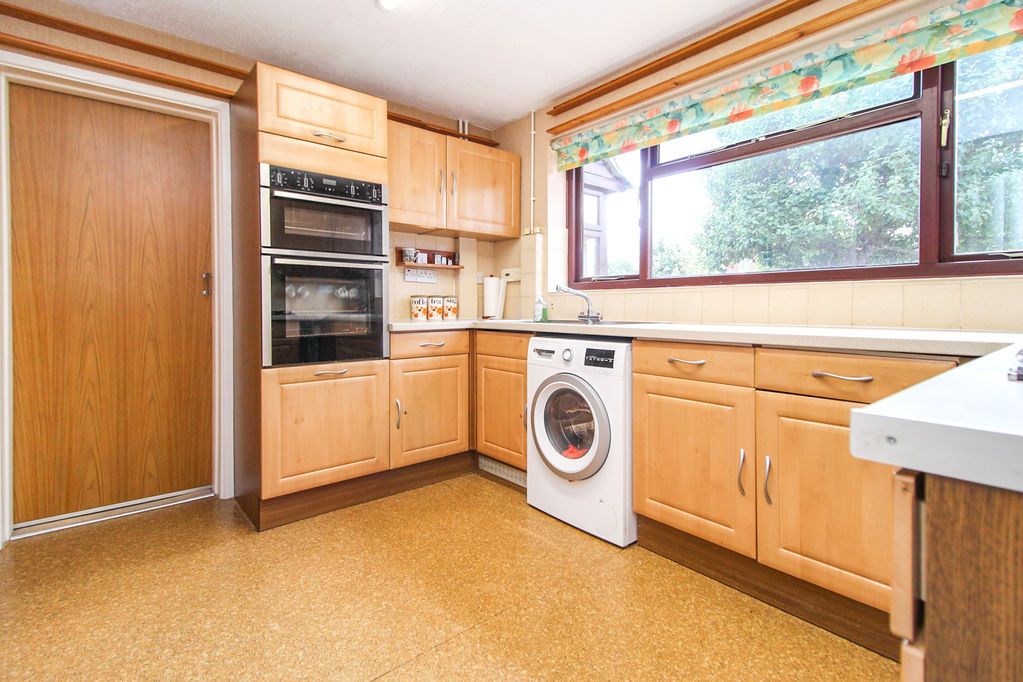 Property photo 3 of 19 Kitchen