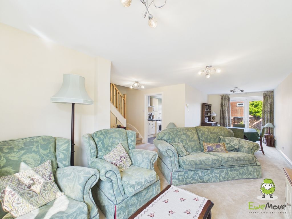 Property photo 3 of 17 Ewemove Estate Agents Basingstoke