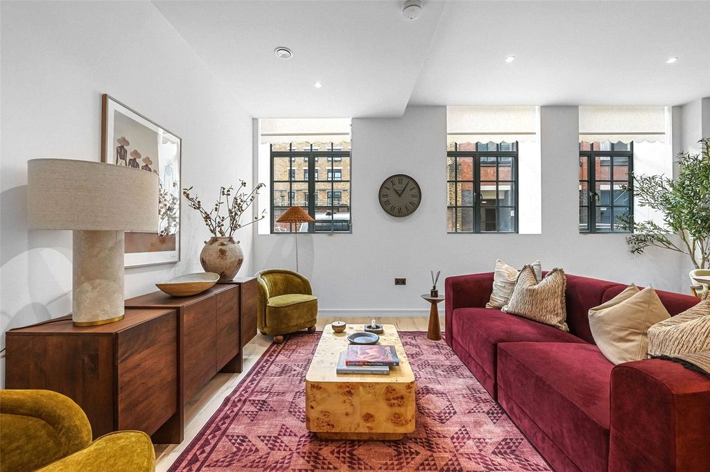 Property photo 3 of 41 Reception