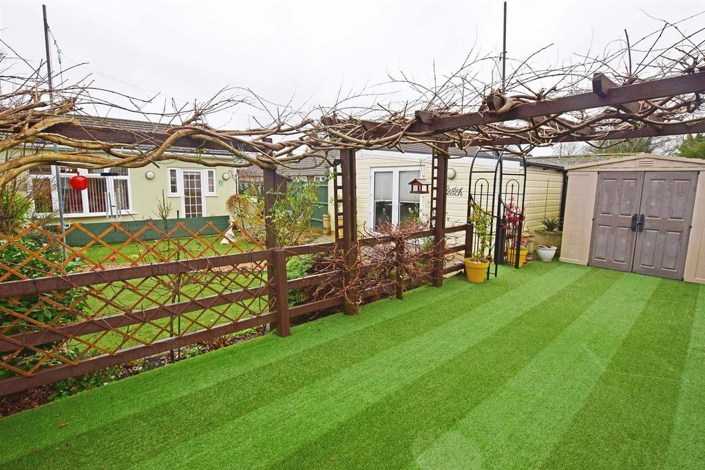 Property photo 3 of 18 Garden