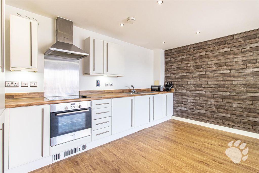Property photo 3 of 14 Kitchen