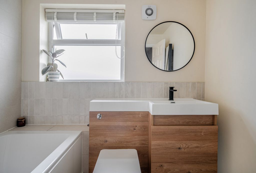Property photo 3 of 19 1326706-10-68791E...