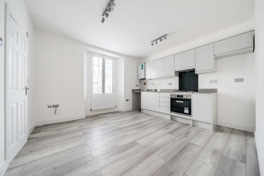 Property photo 3 of 10 Kitchen